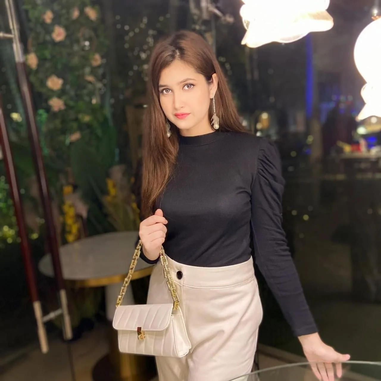 flexible Defence Colony Call girls Delhi +919220592151 Vip Indian Call girl Delhi Ncr