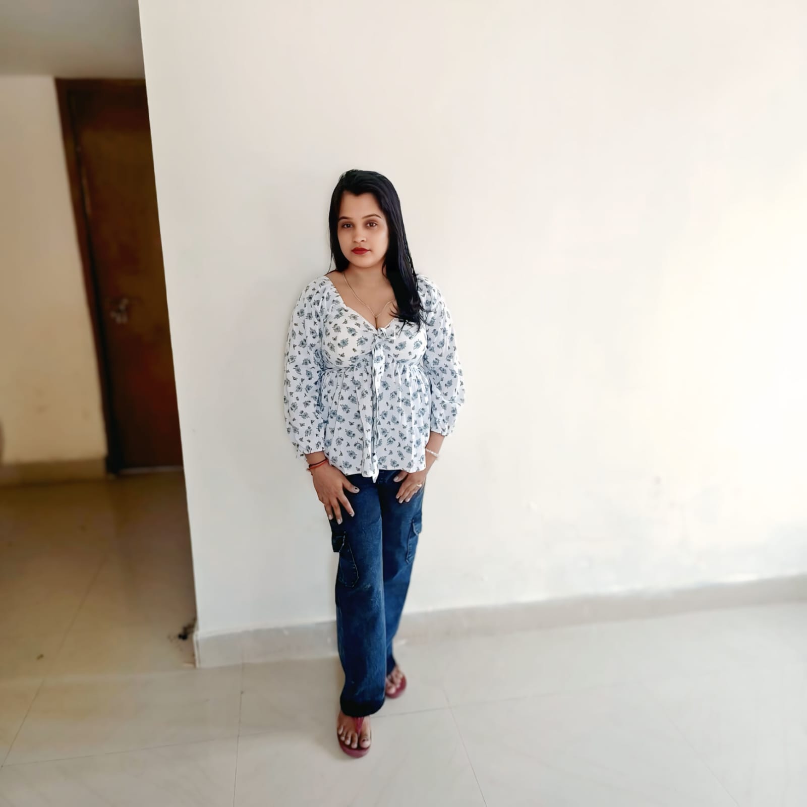 Call girl ahmedabad VIP Models hotel room available 24 Hor